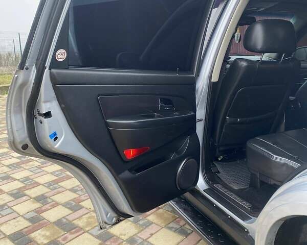 Сірий Cанг Йонг Rexton, об'ємом двигуна 2.7 л та пробігом 232 тис. км за 8300 $, фото 11 на Automoto.ua