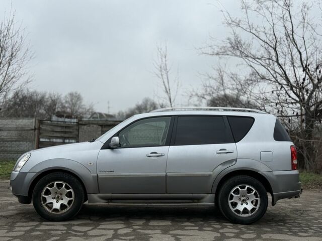 Серый Cанг Йонг Рекстон, объемом двигателя 2.7 л и пробегом 188 тыс. км за 5950 $, фото 2 на Automoto.ua