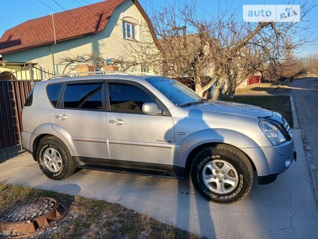 Сірий Cанг Йонг Rexton, об'ємом двигуна 2.7 л та пробігом 170 тис. км за 10000 $, фото 1 на Automoto.ua