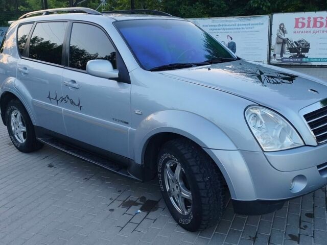 Сірий Cанг Йонг Rexton, об'ємом двигуна 2.7 л та пробігом 170 тис. км за 8100 $, фото 7 на Automoto.ua