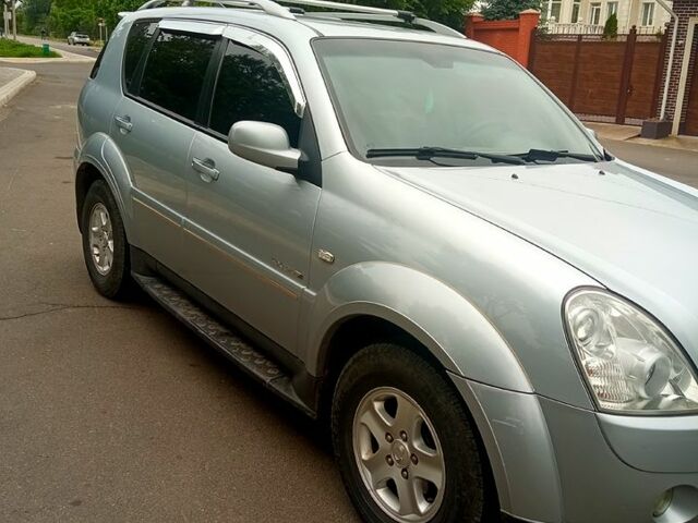 Сірий Cанг Йонг Rexton, об'ємом двигуна 2.7 л та пробігом 168 тис. км за 9350 $, фото 1 на Automoto.ua