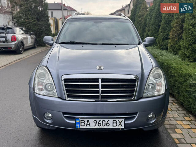 Серый Cанг Йонг Рекстон, объемом двигателя 2.7 л и пробегом 220 тыс. км за 8999 $, фото 5 на Automoto.ua