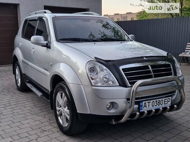 Сірий Cанг Йонг Rexton, об'ємом двигуна 2.7 л та пробігом 130 тис. км за 10900 $, фото 24 на Automoto.ua