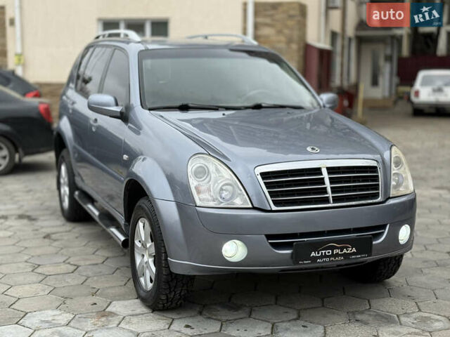 Серый Cанг Йонг Рекстон, объемом двигателя 2.7 л и пробегом 215 тыс. км за 7500 $, фото 3 на Automoto.ua