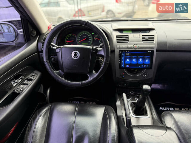 Серый Cанг Йонг Рекстон, объемом двигателя 2.7 л и пробегом 215 тыс. км за 7500 $, фото 43 на Automoto.ua