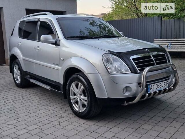 Сірий Cанг Йонг Rexton, об'ємом двигуна 2.7 л та пробігом 130 тис. км за 10900 $, фото 1 на Automoto.ua