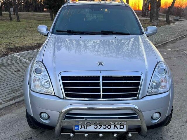 Сірий Cанг Йонг Rexton, об'ємом двигуна 2.7 л та пробігом 1200 тис. км за 11500 $, фото 4 на Automoto.ua