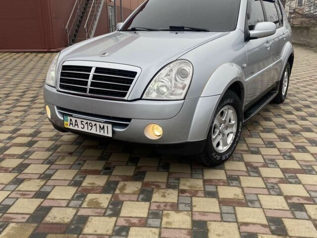 Серый Cанг Йонг Рекстон, объемом двигателя 2.7 л и пробегом 232 тыс. км за 8200 $, фото 1 на Automoto.ua