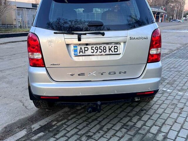 Сірий Cанг Йонг Rexton, об'ємом двигуна 2.7 л та пробігом 1200 тис. км за 11500 $, фото 5 на Automoto.ua