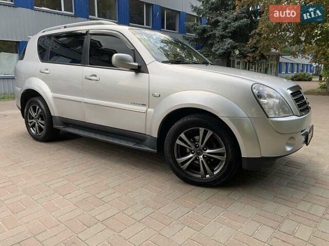 Сірий Cанг Йонг Rexton, об'ємом двигуна 2.7 л та пробігом 255 тис. км за 10950 $, фото 1 на Automoto.ua