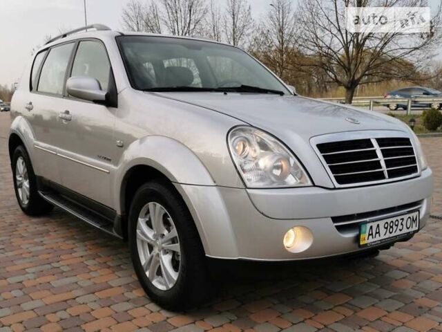 Сірий Cанг Йонг Rexton, об'ємом двигуна 2.7 л та пробігом 149 тис. км за 10875 $, фото 2 на Automoto.ua