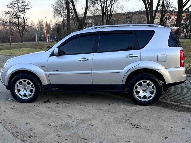 Сірий Cанг Йонг Rexton, об'ємом двигуна 2.7 л та пробігом 1200 тис. км за 11500 $, фото 2 на Automoto.ua