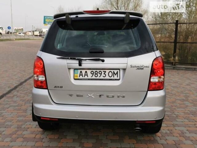 Сірий Cанг Йонг Rexton, об'ємом двигуна 2.7 л та пробігом 149 тис. км за 10875 $, фото 7 на Automoto.ua