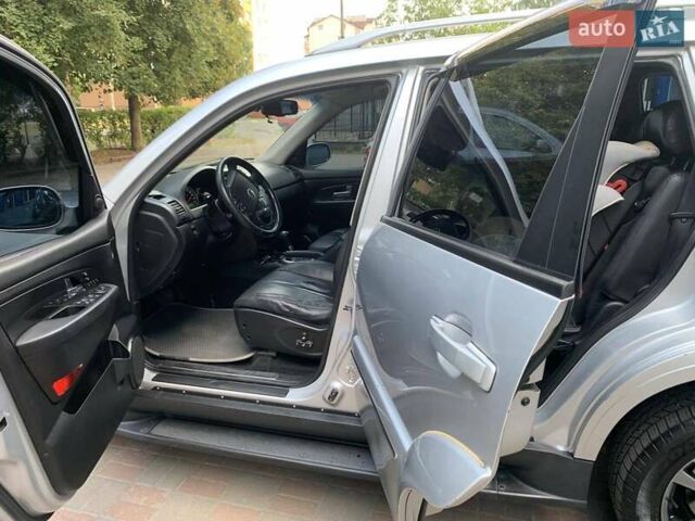 Сірий Cанг Йонг Rexton, об'ємом двигуна 2.7 л та пробігом 255 тис. км за 10950 $, фото 7 на Automoto.ua