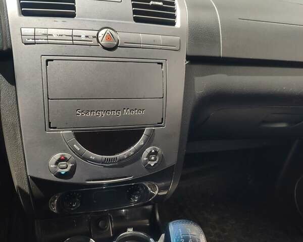 Сірий Cанг Йонг Rexton, об'ємом двигуна 2.7 л та пробігом 267 тис. км за 7400 $, фото 17 на Automoto.ua