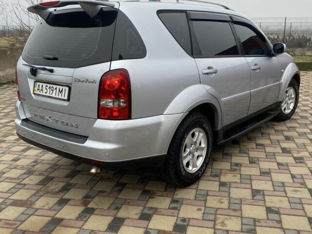 Серый Cанг Йонг Рекстон, объемом двигателя 2.7 л и пробегом 232 тыс. км за 8200 $, фото 5 на Automoto.ua