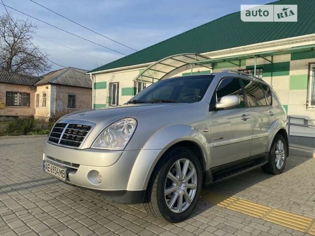 Сірий Cанг Йонг Rexton, об'ємом двигуна 2.7 л та пробігом 110 тис. км за 11200 $, фото 1 на Automoto.ua