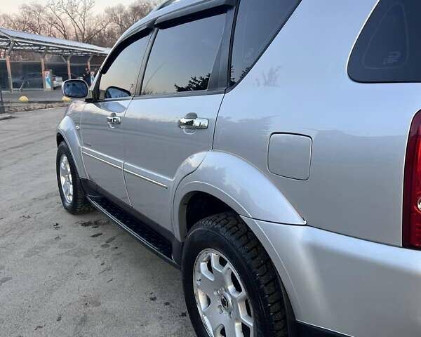 Серый Cанг Йонг Рекстон, объемом двигателя 2.7 л и пробегом 120 тыс. км за 11500 $, фото 7 на Automoto.ua