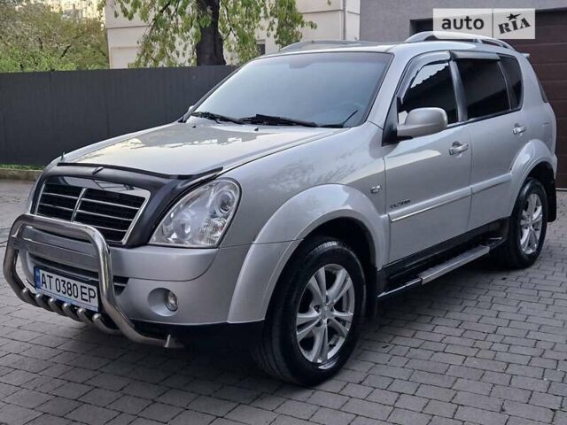 Сірий Cанг Йонг Rexton, об'ємом двигуна 2.7 л та пробігом 130 тис. км за 10900 $, фото 17 на Automoto.ua