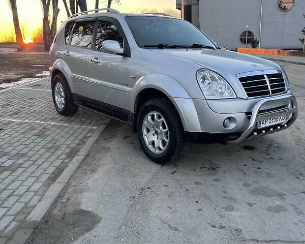 Серый Cанг Йонг Рекстон, объемом двигателя 2.7 л и пробегом 120 тыс. км за 11500 $, фото 2 на Automoto.ua