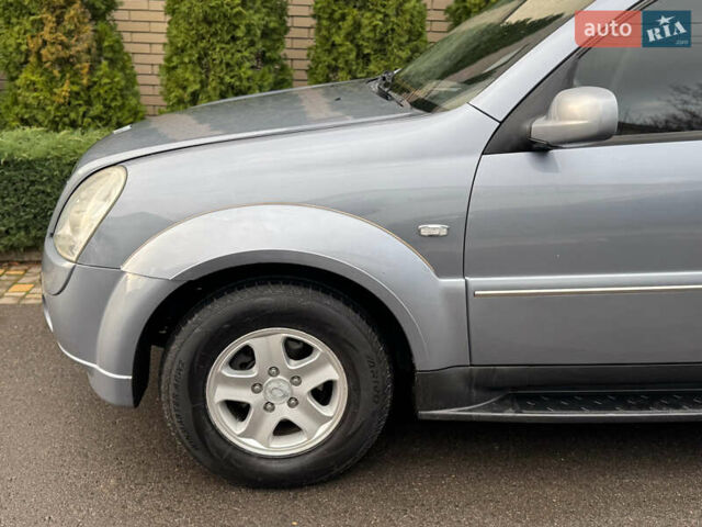 Серый Cанг Йонг Рекстон, объемом двигателя 2.7 л и пробегом 220 тыс. км за 8999 $, фото 23 на Automoto.ua