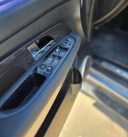 Сірий Cанг Йонг Rexton, об'ємом двигуна 2.7 л та пробігом 215 тис. км за 6900 $, фото 18 на Automoto.ua