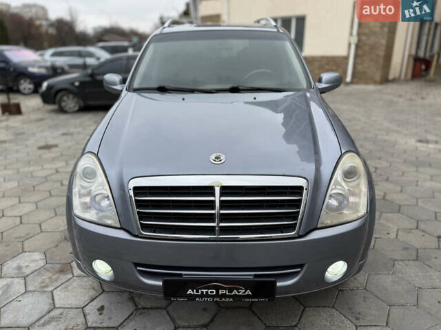 Серый Cанг Йонг Рекстон, объемом двигателя 2.7 л и пробегом 215 тыс. км за 7500 $, фото 1 на Automoto.ua