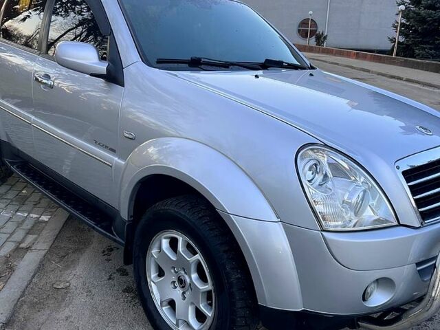 Сірий Cанг Йонг Rexton, об'ємом двигуна 2.7 л та пробігом 1200 тис. км за 11500 $, фото 6 на Automoto.ua