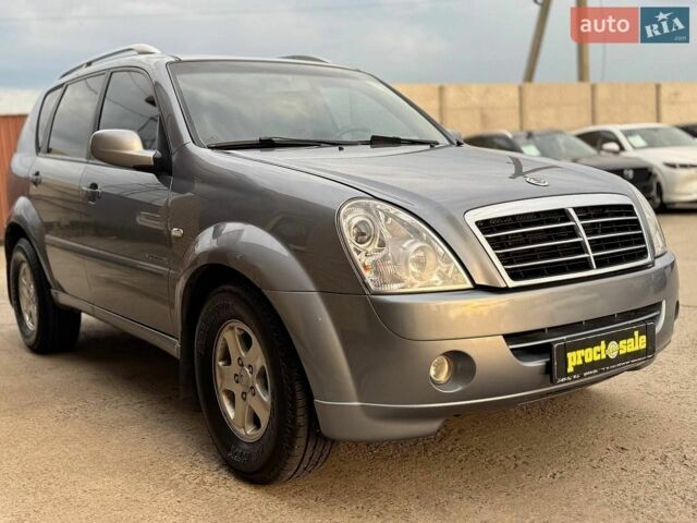 Сірий Cанг Йонг Rexton, об'ємом двигуна 2.7 л та пробігом 210 тис. км за 7950 $, фото 4 на Automoto.ua