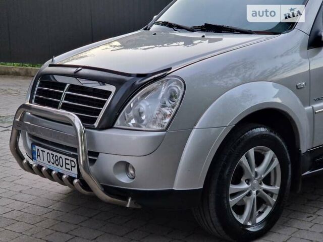 Сірий Cанг Йонг Rexton, об'ємом двигуна 2.7 л та пробігом 130 тис. км за 10900 $, фото 16 на Automoto.ua