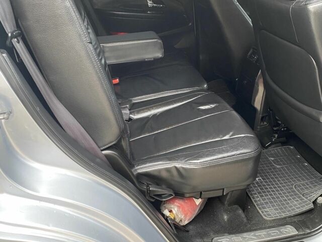 Серый Cанг Йонг Рекстон, объемом двигателя 2.7 л и пробегом 232 тыс. км за 8200 $, фото 20 на Automoto.ua