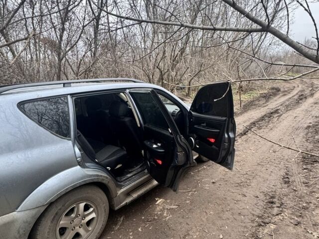 Серый Cанг Йонг Рекстон, объемом двигателя 2.7 л и пробегом 2 тыс. км за 8000 $, фото 6 на Automoto.ua