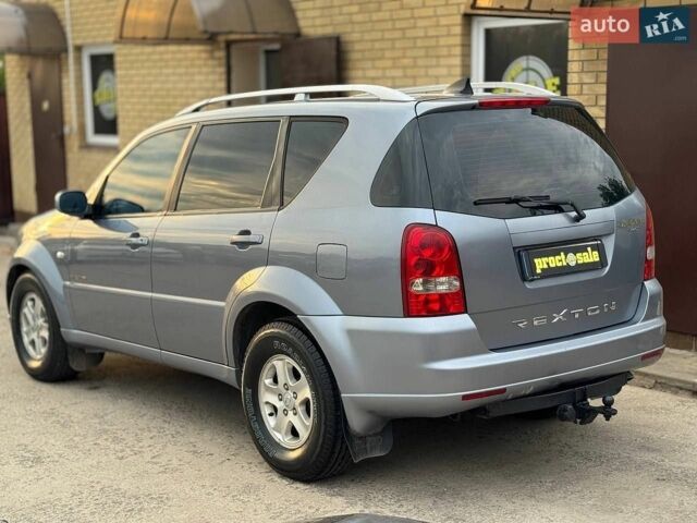 Сірий Cанг Йонг Rexton, об'ємом двигуна 2.7 л та пробігом 210 тис. км за 7950 $, фото 1 на Automoto.ua