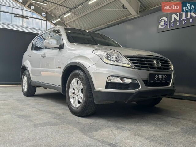 Сірий Cанг Йонг Rexton, об'ємом двигуна 2.7 л та пробігом 189 тис. км за 9300 $, фото 16 на Automoto.ua