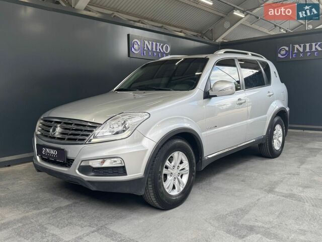 Сірий Cанг Йонг Rexton, об'ємом двигуна 2.7 л та пробігом 189 тис. км за 9300 $, фото 3 на Automoto.ua