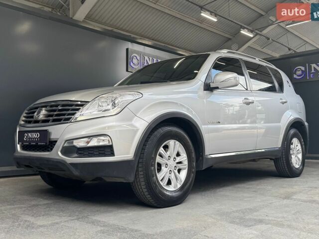 Сірий Cанг Йонг Rexton, об'ємом двигуна 2.7 л та пробігом 189 тис. км за 9300 $, фото 4 на Automoto.ua