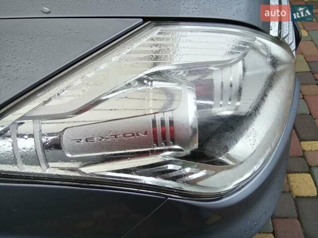 Сірий Cанг Йонг Rexton, об'ємом двигуна 2.7 л та пробігом 156 тис. км за 11500 $, фото 3 на Automoto.ua
