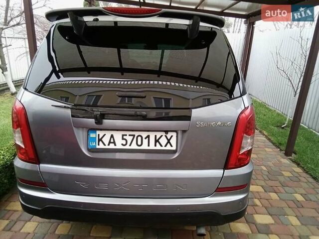 Сірий Cанг Йонг Rexton, об'ємом двигуна 2.7 л та пробігом 156 тис. км за 11500 $, фото 2 на Automoto.ua