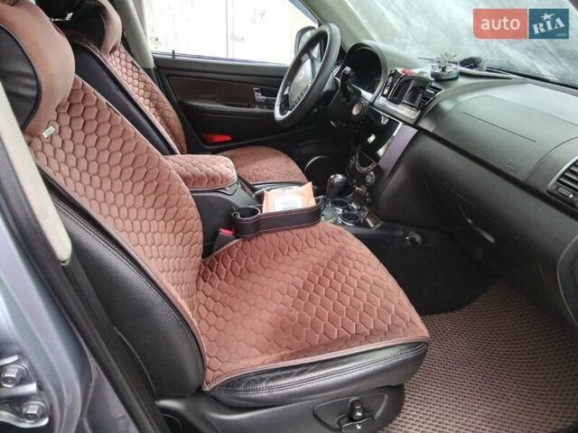 Сірий Cанг Йонг Rexton, об'ємом двигуна 2.7 л та пробігом 156 тис. км за 11500 $, фото 9 на Automoto.ua
