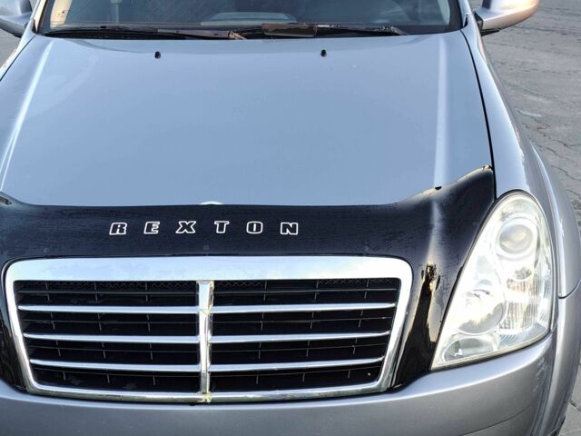 Сірий Cанг Йонг Rexton, об'ємом двигуна 2.7 л та пробігом 230 тис. км за 9700 $, фото 1 на Automoto.ua