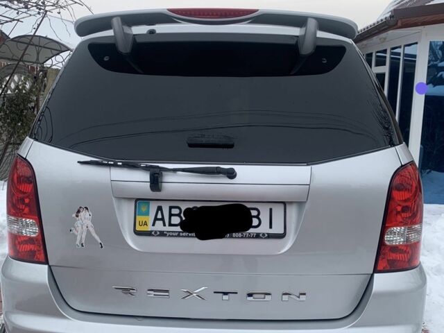 Сірий Cанг Йонг Rexton, об'ємом двигуна 2.7 л та пробігом 60 тис. км за 12500 $, фото 3 на Automoto.ua