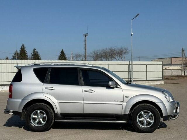 Сірий Cанг Йонг Rexton, об'ємом двигуна 2.7 л та пробігом 70 тис. км за 11900 $, фото 4 на Automoto.ua
