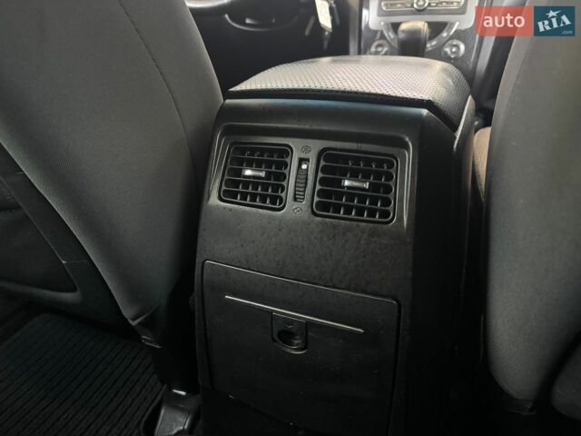 Сірий Cанг Йонг Rexton, об'ємом двигуна 2.7 л та пробігом 189 тис. км за 9300 $, фото 29 на Automoto.ua