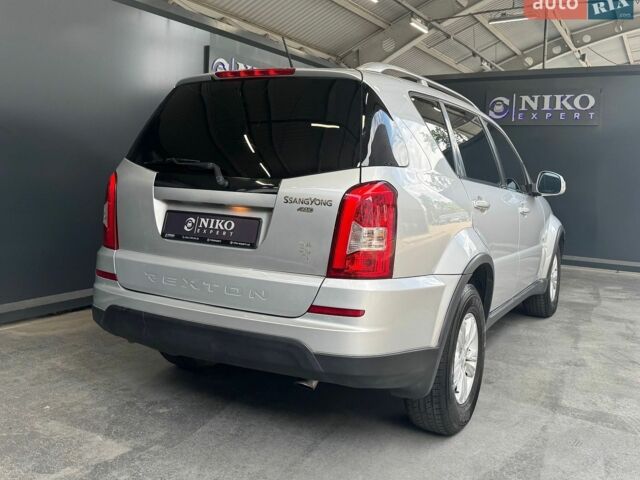 Сірий Cанг Йонг Rexton, об'ємом двигуна 2.7 л та пробігом 189 тис. км за 9300 $, фото 11 на Automoto.ua