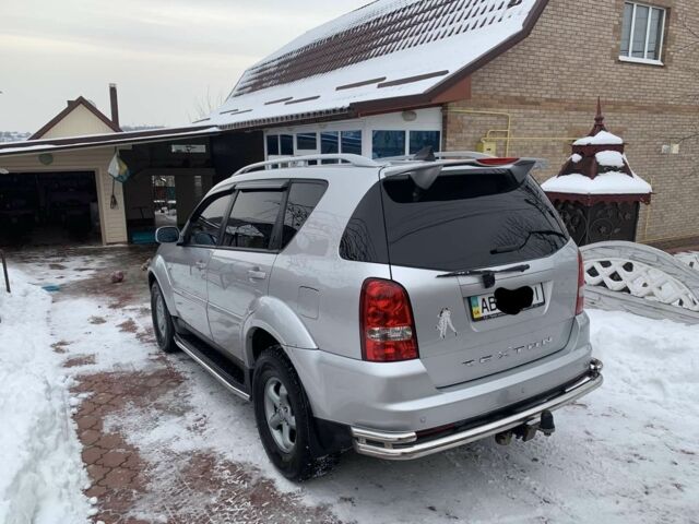 Сірий Cанг Йонг Rexton, об'ємом двигуна 2.7 л та пробігом 60 тис. км за 12500 $, фото 1 на Automoto.ua