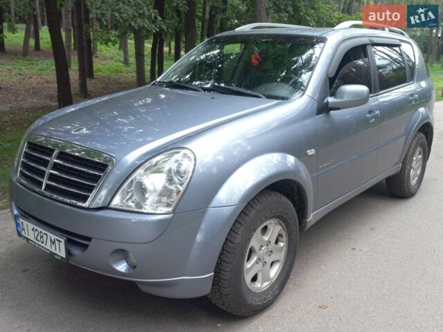 Сірий Cанг Йонг Rexton, об'ємом двигуна 2.7 л та пробігом 130 тис. км за 7999 $, фото 1 на Automoto.ua