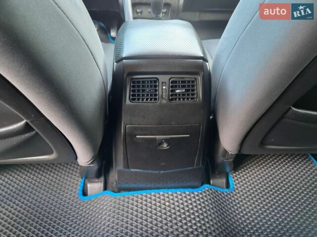 Сірий Cанг Йонг Rexton, об'ємом двигуна 2.7 л та пробігом 137 тис. км за 10700 $, фото 38 на Automoto.ua