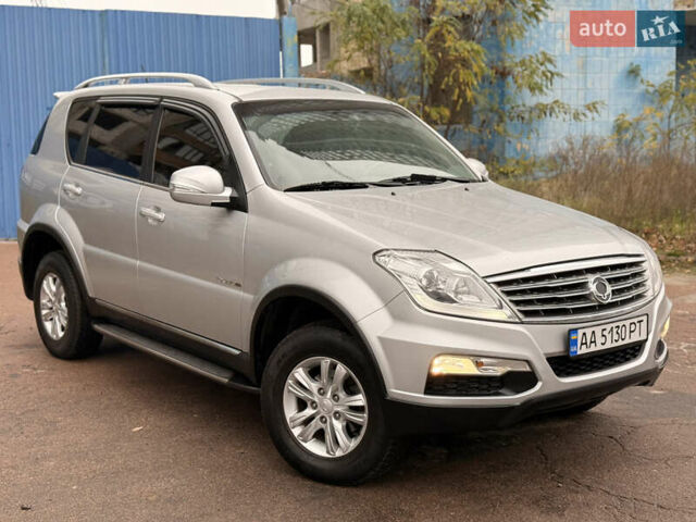 Сірий Cанг Йонг Rexton, об'ємом двигуна 2.7 л та пробігом 205 тис. км за 10999 $, фото 6 на Automoto.ua