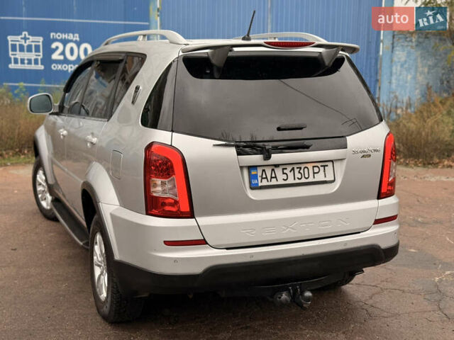 Сірий Cанг Йонг Rexton, об'ємом двигуна 2.7 л та пробігом 205 тис. км за 10999 $, фото 11 на Automoto.ua