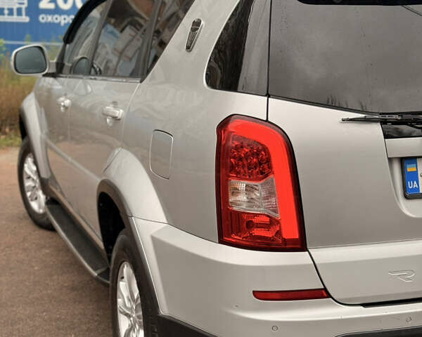 Сірий Cанг Йонг Rexton, об'ємом двигуна 2.7 л та пробігом 205 тис. км за 10999 $, фото 10 на Automoto.ua